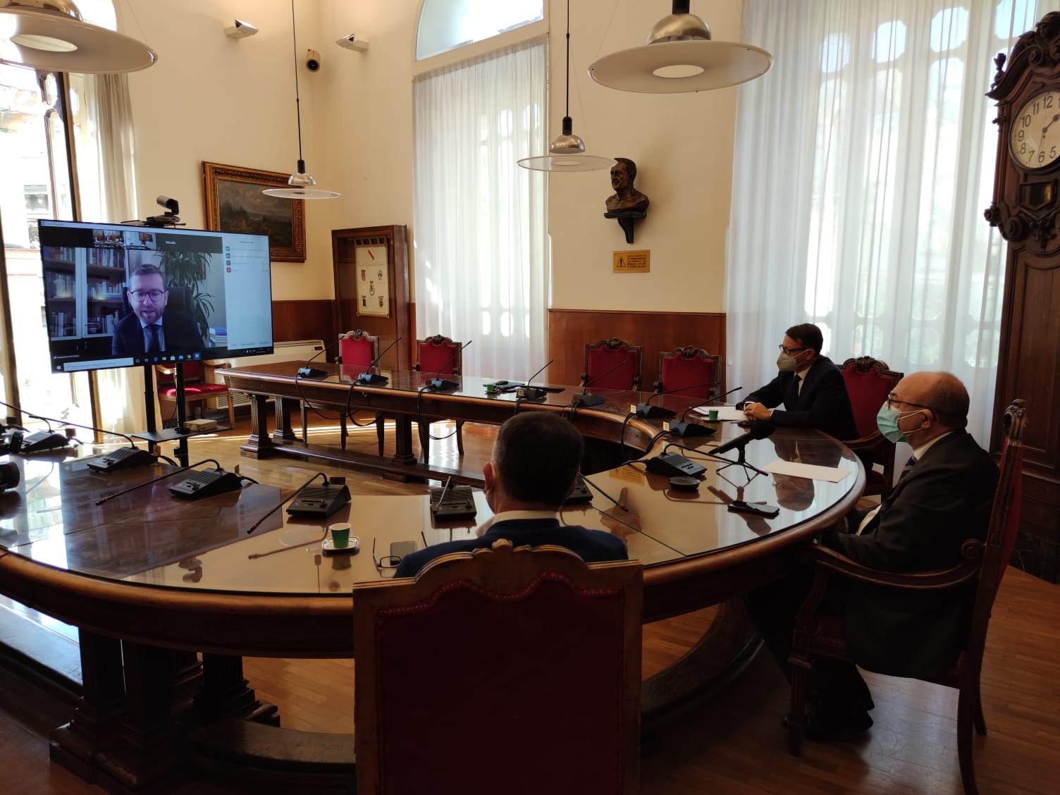Confronto tra il presidente della Camera di Commercio, Ciro Fiola e il ministro per il Sud, Giuseppe Provenzano in videoconferenza