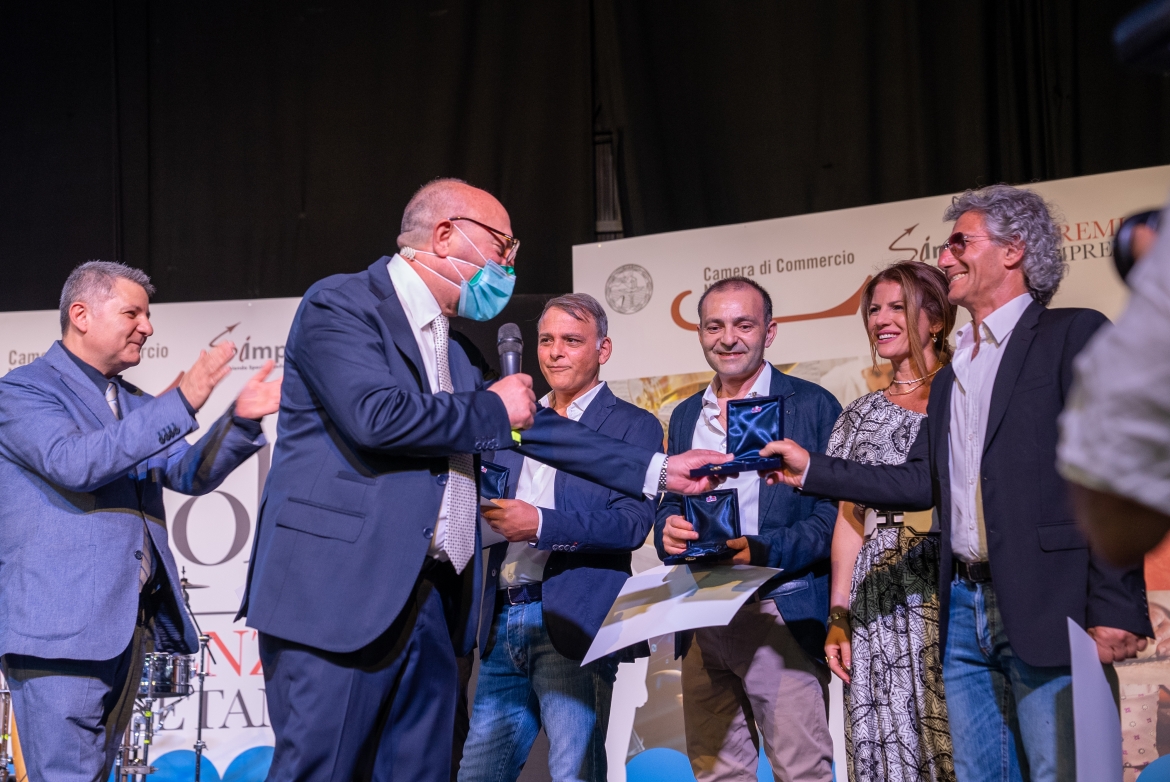 Consegnati i premi "Fatto a Napoli" a 1500 imprese, le eccellenze del tessuto produttivo locale