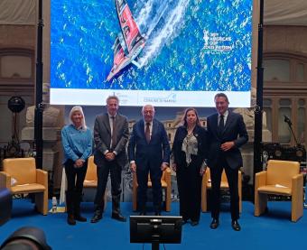 Il Presidente della Camera di Commercio, Ciro Fiola, con il sindaco di Napoli, Gaetano Manfredi, il capo di gabinetto del Ministro dello Sport, Sabrina Bono, l'event director dell'America's Cup, Leslie Ryan e l'Amministratore delegato di "Sport e Salute", Diego Nepi